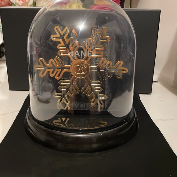 Chanel Snow Flake cosmetic display. The covered display Sold separately. - Picture 4 of 14